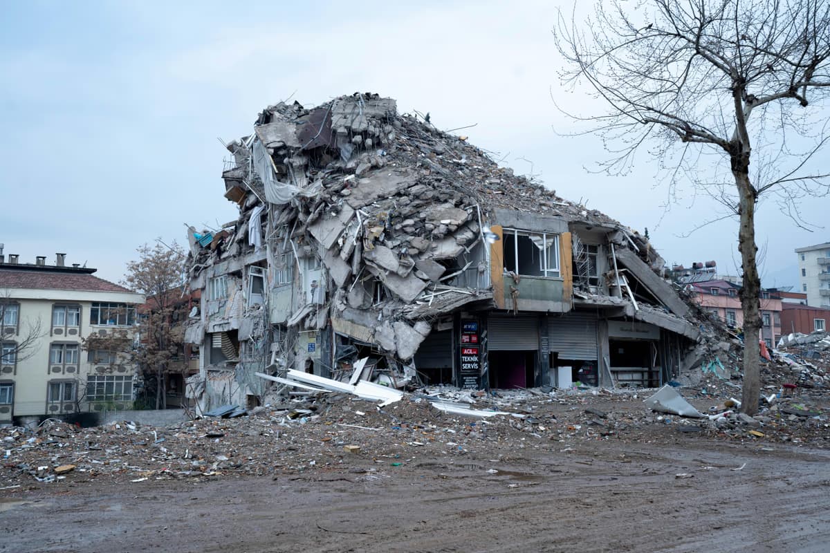 Six dead in Ormonde building collapse as rescuers race to free trapped survivors - South African news
